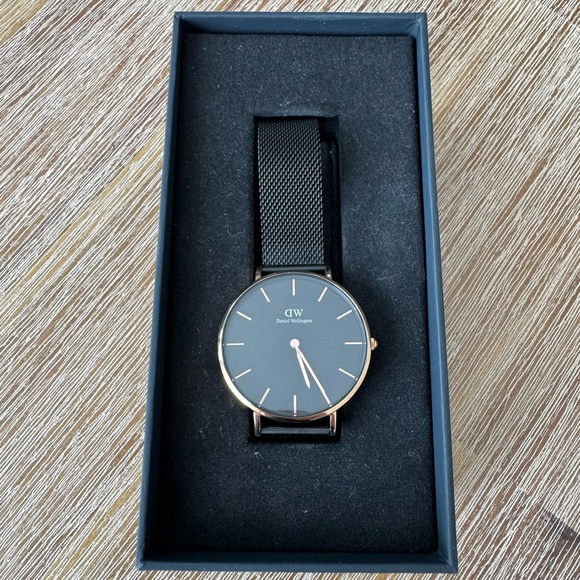 Daniel Wellington Other - Daniel Wellington Black and Gold Mesh Watch